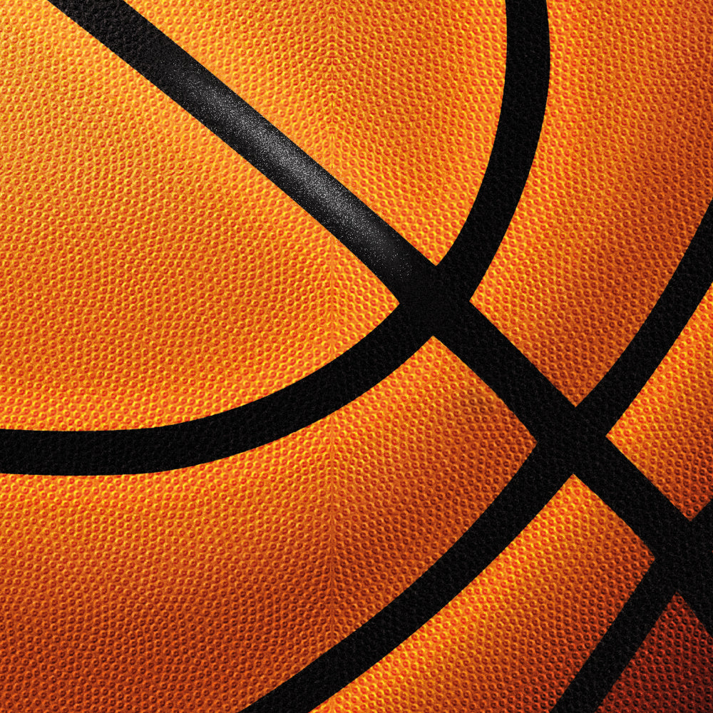 Poster moderno con dettaglio ravvicinato di un pallone da basket arancione con linee nere ideale per arredare spazi sportivi e ambienti moderni.
