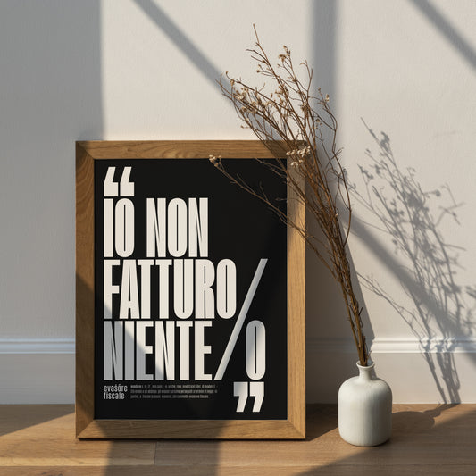 Poster tipografico moderno in bianco e nero con la scritta Io non fatturo niente design minimalista e ironico sul tema dell evasione fiscale ideale per arredamento ufficio o casa in stile contemporaneo.