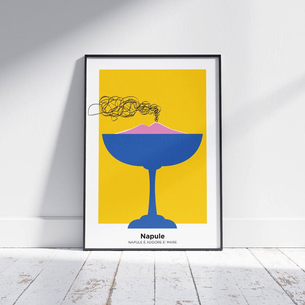 Poster grafico minimalista con calice blu che rappresenta il Vesuvio rosa che fuma, su sfondo giallo con scritta Napule eaddore e mare in basso.
