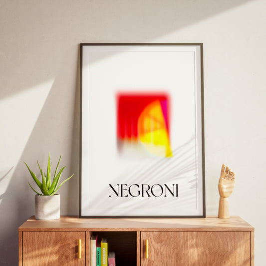 Poster negroni composizione minimalista con grande riquadro rosso e semicerchio arancio giallo sfumato sulla destra in basso lettering serif nero negroni Perfetto per decorazione bar cucina o regalo per appassionati di cocktail.