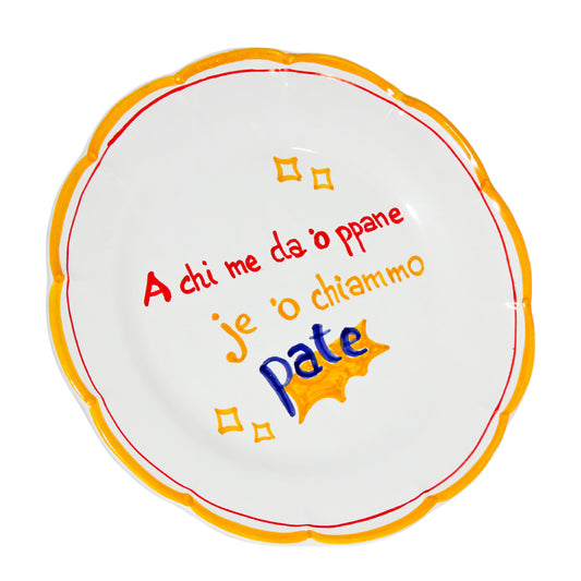 Piatto artigianale dipinto a mano con proverbio napoletano sul pane e la riconoscenza ceramica in terracotta smaltata Pil Pil
