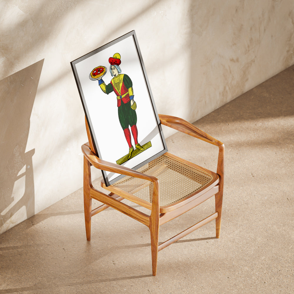 Rivisitazione illustrata dell 8 di denari delle carte napoletane Modiano, con figura femminile che regge una pizza.