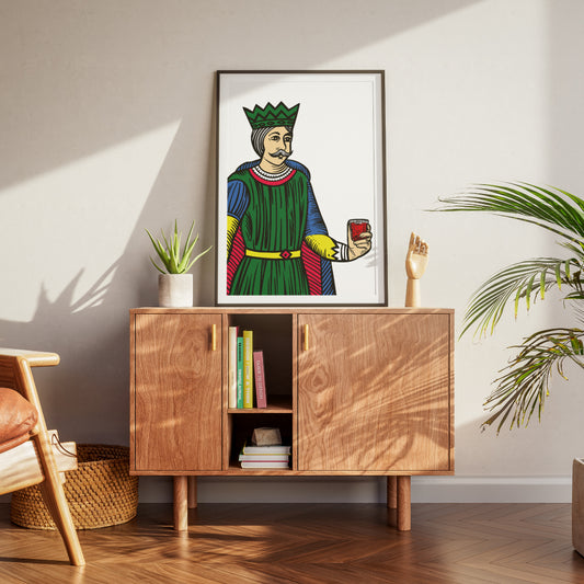 Poster artistico ispirato al Re di Bastoni delle carte napoletane Modiano figura tradizionale rivisitata in stile moderno mentre tiene un bicchiere di Negroni design grafico pop su fondo chiaro.