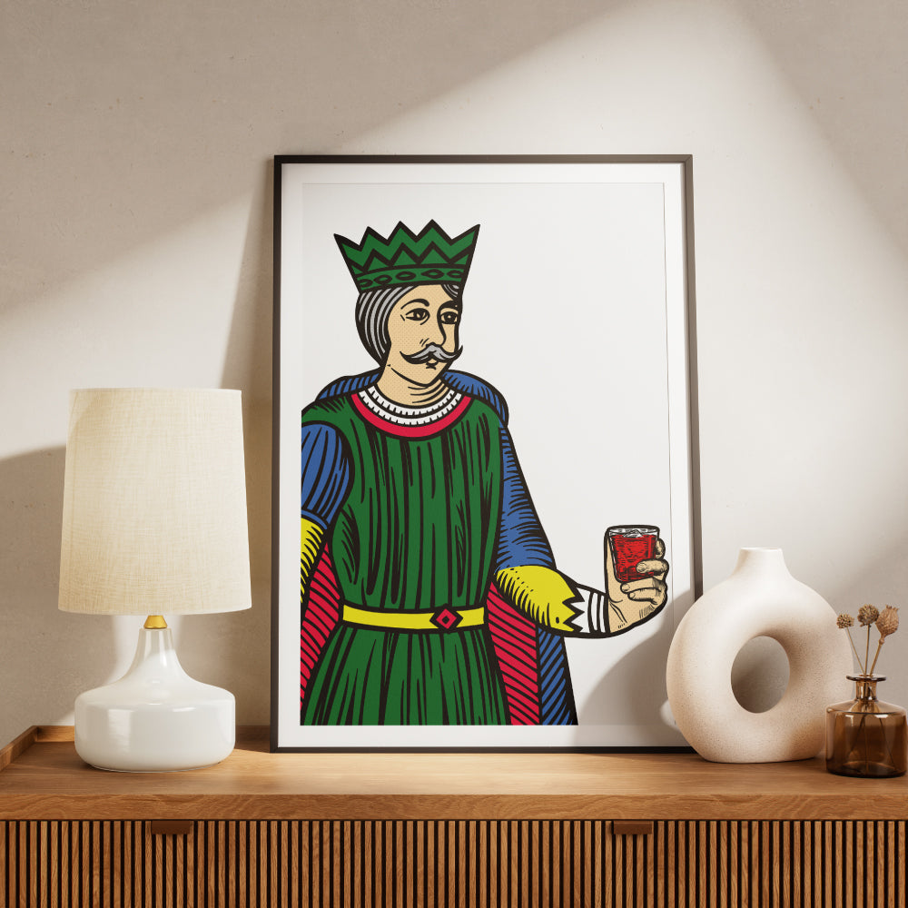 Poster artistico ispirato al Re di Bastoni delle carte napoletane Modiano figura tradizionale rivisitata in stile moderno mentre tiene un bicchiere di Negroni design grafico pop su fondo chiaro.