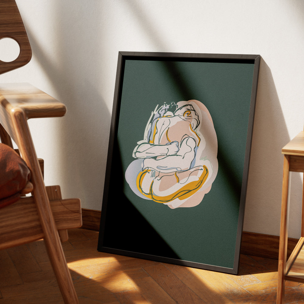 Poster illustrato Hug Me con due figure astratte che si abbracciano linee morbide e colori caldi su sfondo scuro stile emotivo contemporaneo