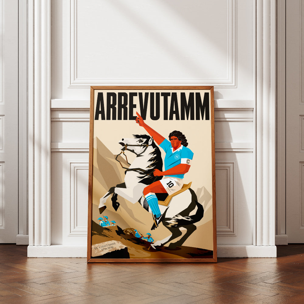 Poster artistico Arrevutamm dedicato ai 100 anni del Calcio Napoli 1926 2026 con Diego Armando Maradona raffigurato a cavallo in omaggio al celebre dipinto Napoleone che valica le Alpi Illustrazione in stile vettoriale dai toni vintage che celebra il centenario del Napoli la storia del club e la passione dei tifosi azzurri.