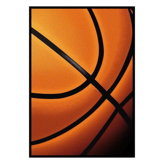 Poster moderno con dettaglio ravvicinato di un pallone da basket arancione con linee nere ideale per arredare spazi sportivi e ambienti moderni.