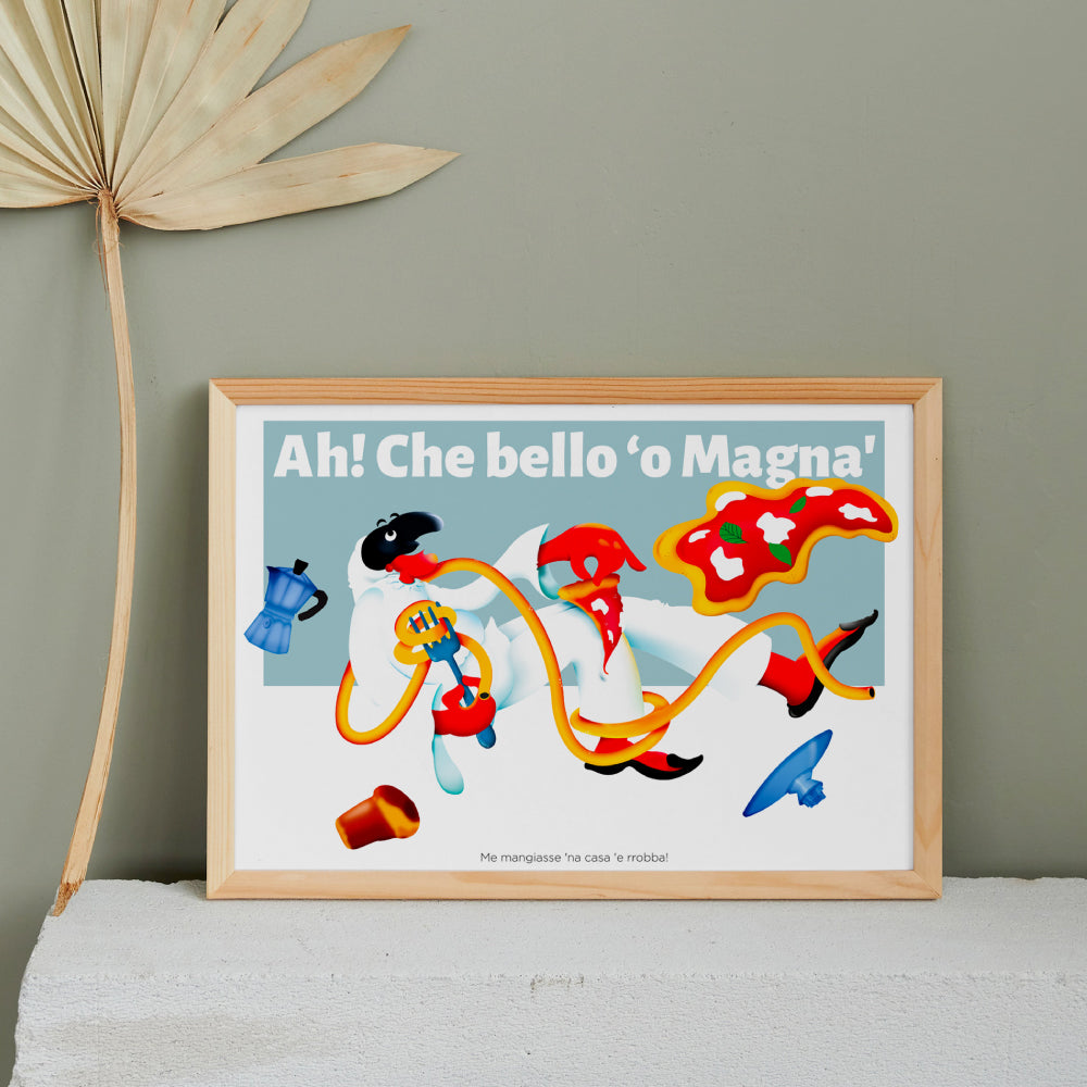 Poster illustrato ispirato alla cultura napoletana con figura dinamica che mangia pizza, moka del caffe e scritta Ah Che bello o magna colori vivaci e stile pop contemporaneo ideale per decorazione cucina o living