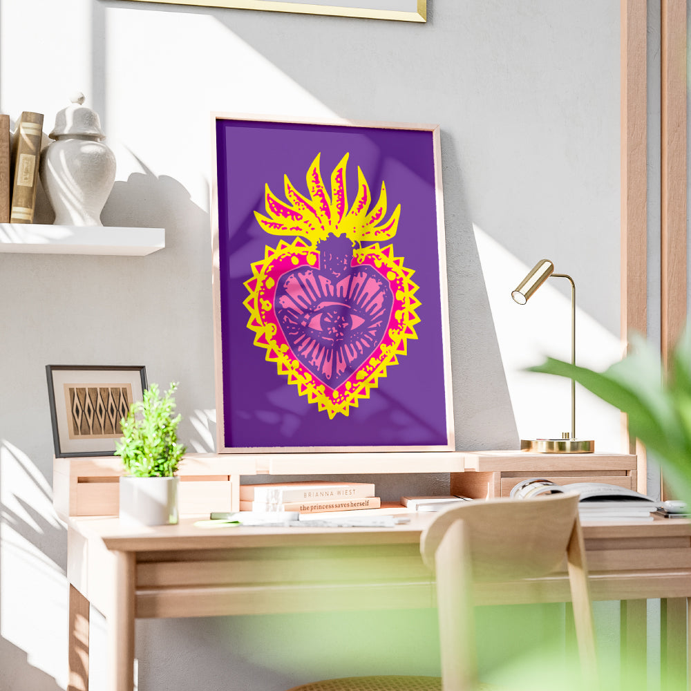 Un icona senza tempo che rinasce in chiave pop questo poster reinterpreta il Sacro Cuore attraverso colori audaci e un linguaggio grafico contemporaneo fondendo spiritualita simbolismo e cultura visiva moderna in un’immagine potente e magnetica.