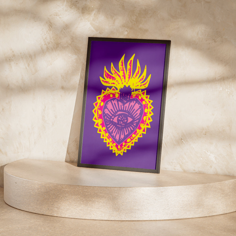 Un icona senza tempo che rinasce in chiave pop questo poster reinterpreta il Sacro Cuore attraverso colori audaci e un linguaggio grafico contemporaneo fondendo spiritualita simbolismo e cultura visiva moderna in un’immagine potente e magnetica.