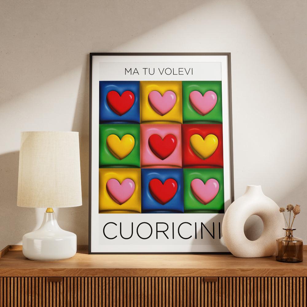 Poster pop con griglia di cuori colorati tridimensionali e scritta Ma tu volevi cuoricini design moderno e ironico ideale come decorazione da parete e regalo romantico per San Valentino.