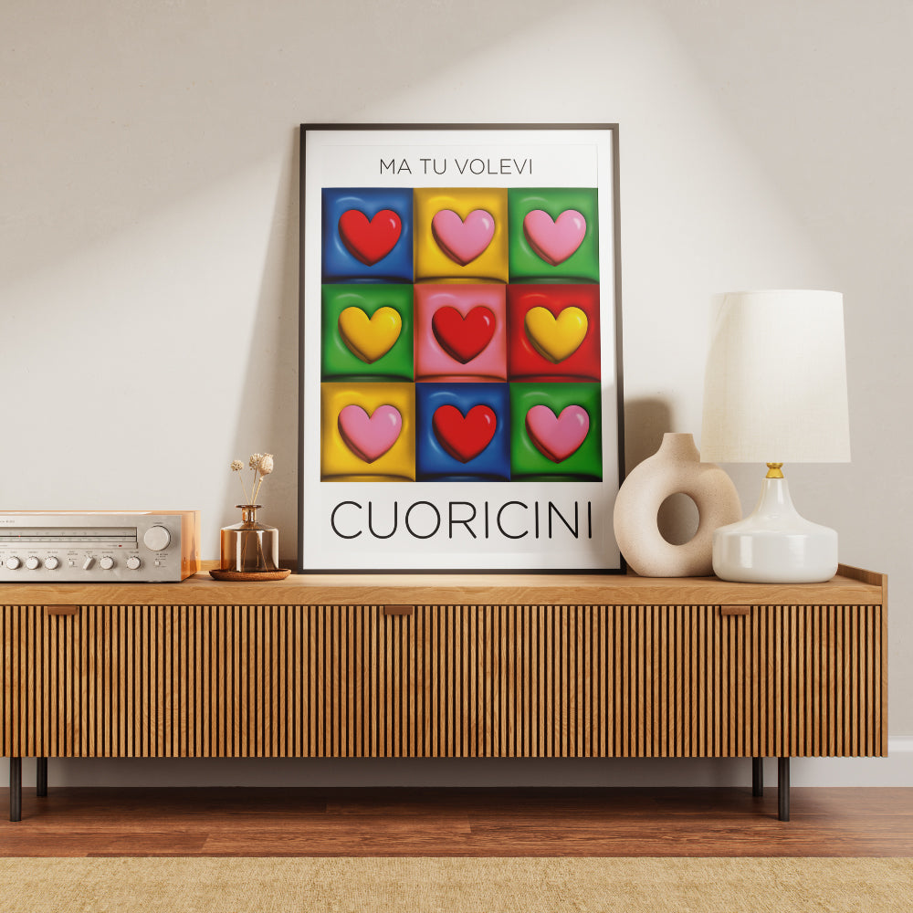 Poster pop con griglia di cuori colorati tridimensionali e scritta Ma tu volevi cuoricini design moderno e ironico ideale come decorazione da parete e regalo romantico per San Valentino.