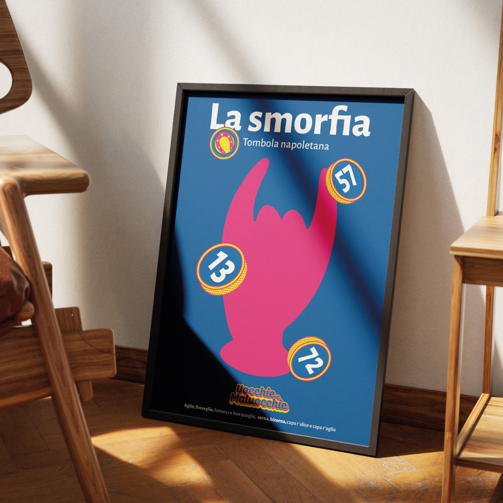 Poster colorato della Smorfia Napoletana con simbolo delle corna portafortuna e numeri 13, 57, 72, legato alla tradizione e scaramanzia di Napoli.
