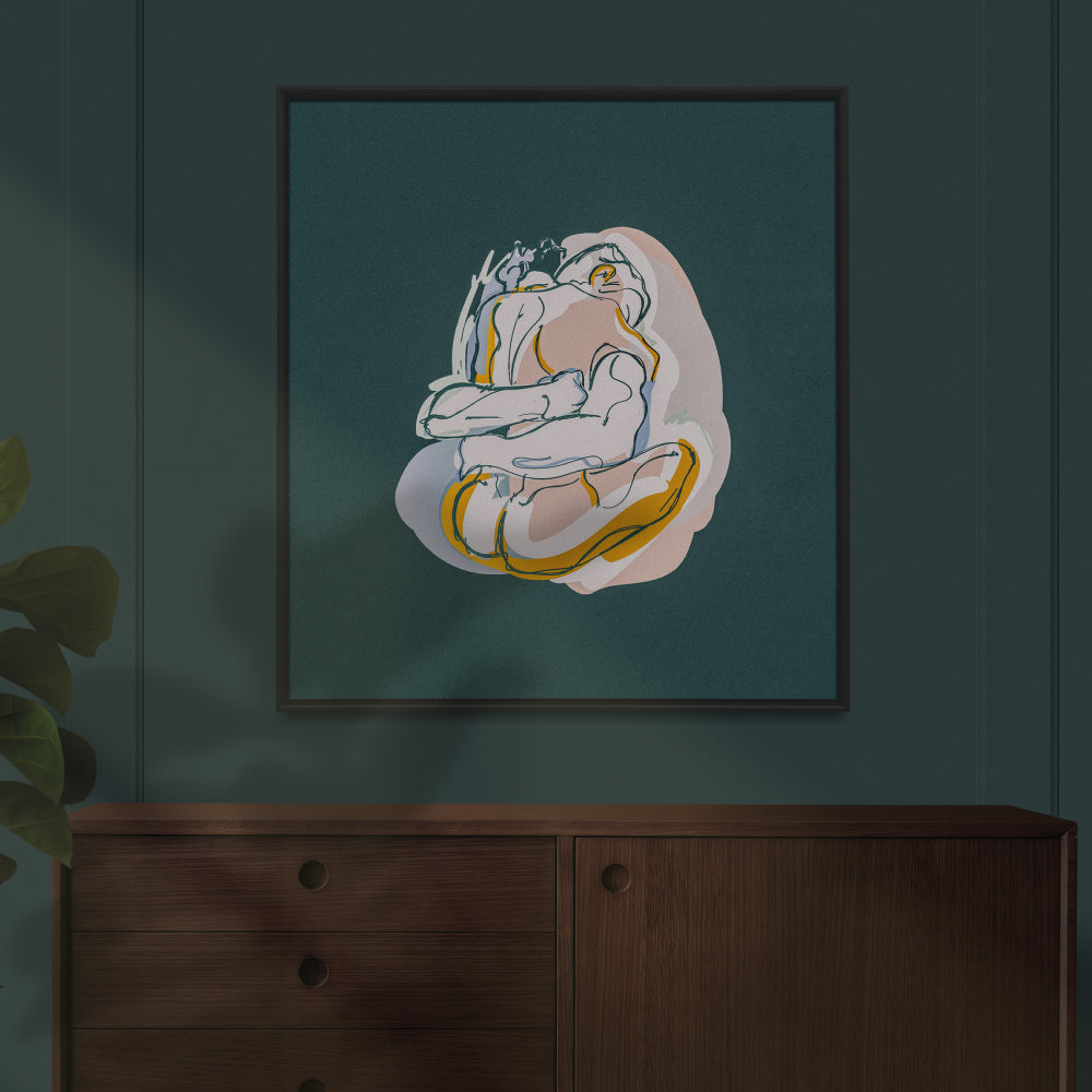 Poster illustrato Hug Me con due figure astratte che si abbracciano linee morbide e colori caldi su sfondo scuro stile emotivo contemporaneo