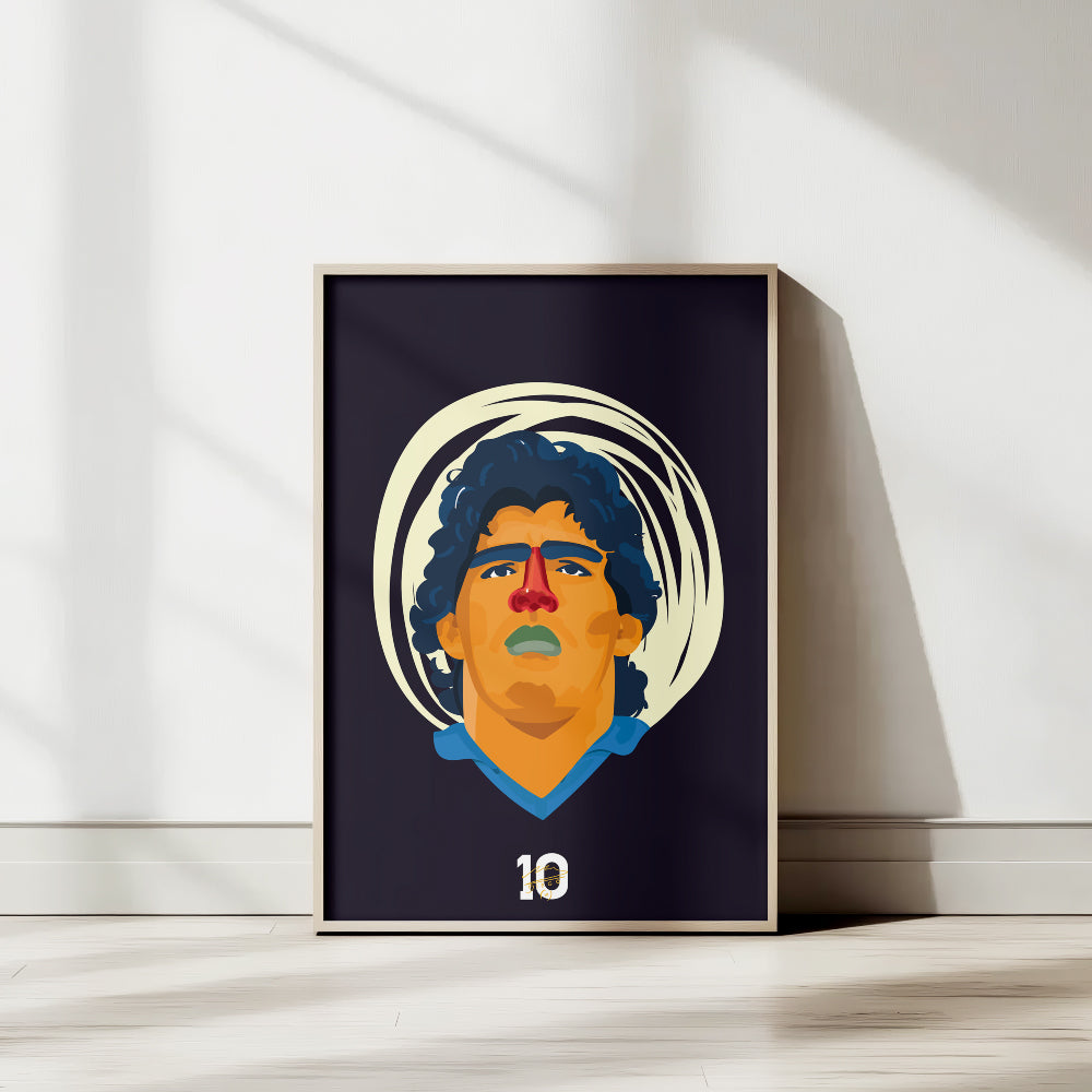 Poster artistico dedicato a Diego Armando Maradona con ritratto illustrato, numero 10 e colori ispirati a Napoli e al calcio napoletano.