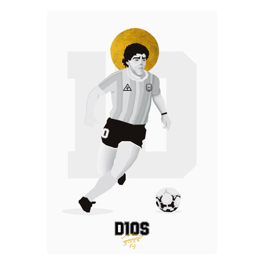 Illustrazione artistica in stile minimalista di Diego Armando Maradona con la maglia dell Argentina del 1986, aureola dorata sul capo, in dribbling con un pallone bianco e nero. La scritta D10S campeggia sotto la figura, rendendo omaggio al leggendario Pibe de Oro.