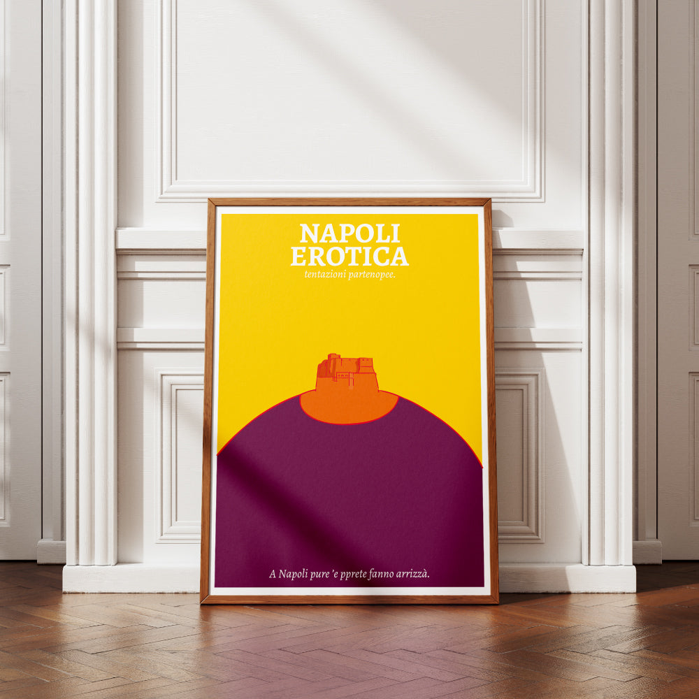 Poster Napoli Erotica dedicato a Castel dell Ovo reinterpretato in una composizione grafica ironica e sensuale nei colori giallo, arancio e viola, con il claim napoletano A Napoli pure ’e pprete fanno arrizzà  ispirato ai doppi sensi e alla cultura partenopea.