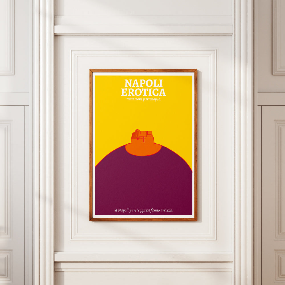 Poster Napoli Erotica dedicato a Castel dell Ovo reinterpretato in una composizione grafica ironica e sensuale nei colori giallo, arancio e viola, con il claim napoletano A Napoli pure ’e pprete fanno arrizzà  ispirato ai doppi sensi e alla cultura partenopea.
