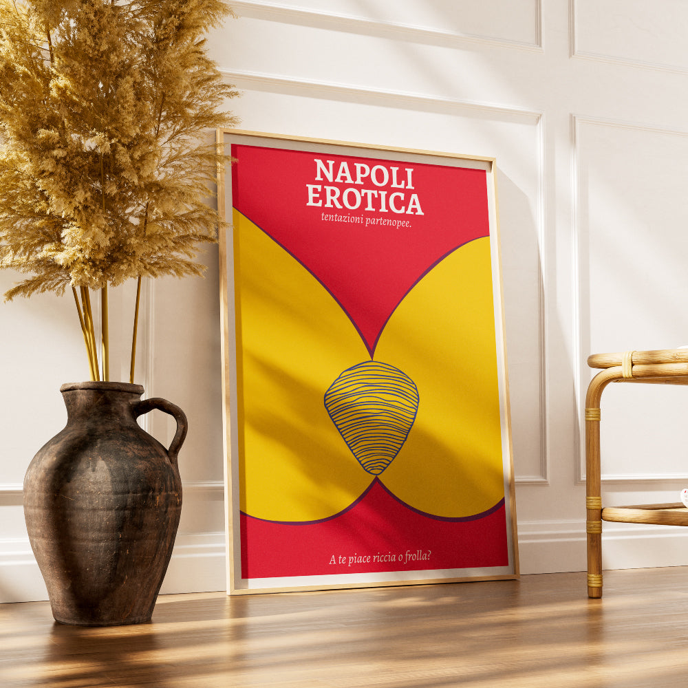 Poster Napoli Erotica dedicato alla sfogliatella napoletana, con illustrazione grafica rossa, gialla e blu e claim “A te piace riccia o frolla?”. Stampa artistica ironica e provocatoria ispirata a Napoli, alla cultura partenopea e ai doppi sensi.