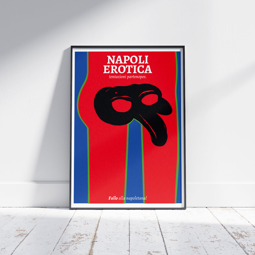 Poster Napoli Erotica dedicato a Pulcinella con maschera nera stilizzata su fondo rosso e claim Fallo alla napoletana illustrazione ironica e provocatoria ispirata alla cultura, ai doppi sensi e alla sensualità di Napoli.