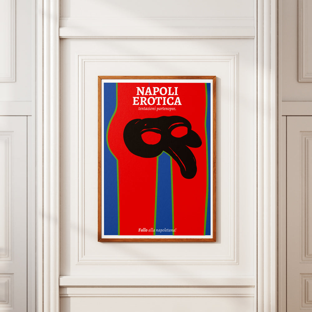 Poster Napoli Erotica dedicato a Pulcinella con maschera nera stilizzata su fondo rosso e claim Fallo alla napoletana illustrazione ironica e provocatoria ispirata alla cultura, ai doppi sensi e alla sensualità di Napoli.