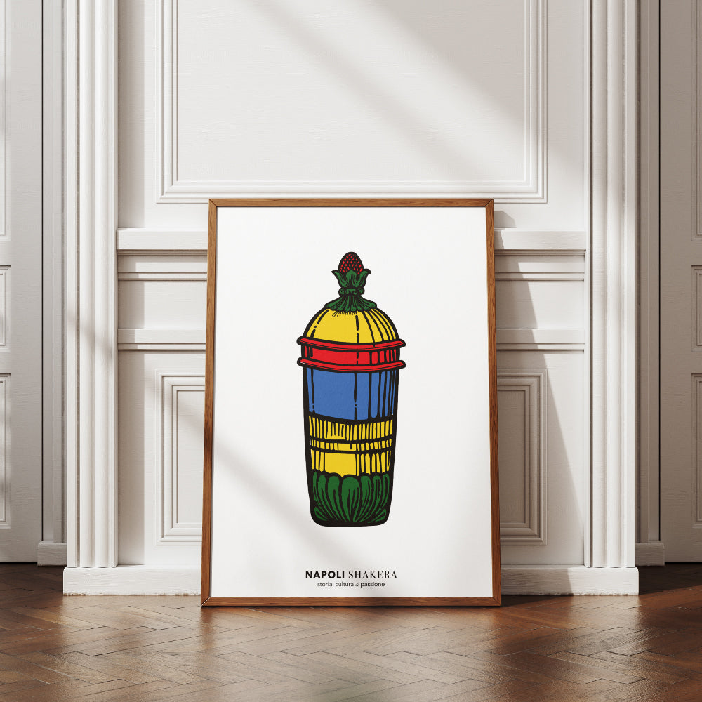 Poster artistico colorato ispirato alle carte napoletane Modiano, con shaker stilizzato simbolo di Napoli come fusione di culture, storia e passione mediterranea. Ideale per arredare case, uffici, cocktail bar e distillerie.