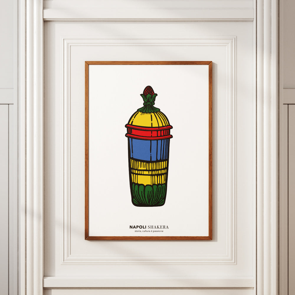 Poster artistico colorato ispirato alle carte napoletane Modiano, con shaker stilizzato simbolo di Napoli come fusione di culture, storia e passione mediterranea. Ideale per arredare case, uffici, cocktail bar e distillerie.