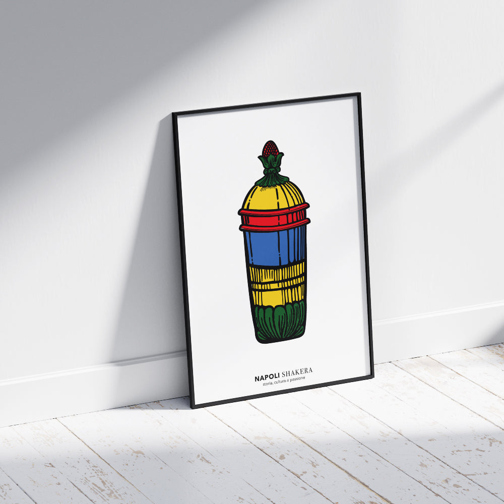 Poster artistico colorato ispirato alle carte napoletane Modiano, con shaker stilizzato simbolo di Napoli come fusione di culture, storia e passione mediterranea. Ideale per arredare case, uffici, cocktail bar e distillerie.