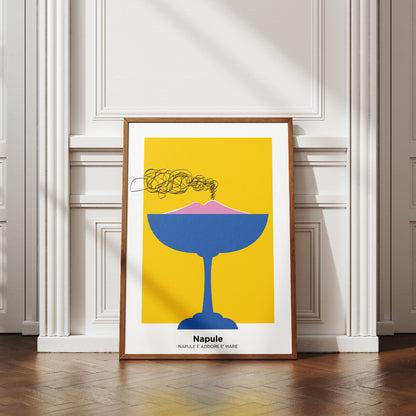 Poster grafico minimalista con calice blu che rappresenta il Vesuvio rosa che fuma, su sfondo giallo con scritta Napule eaddore e mare in basso.