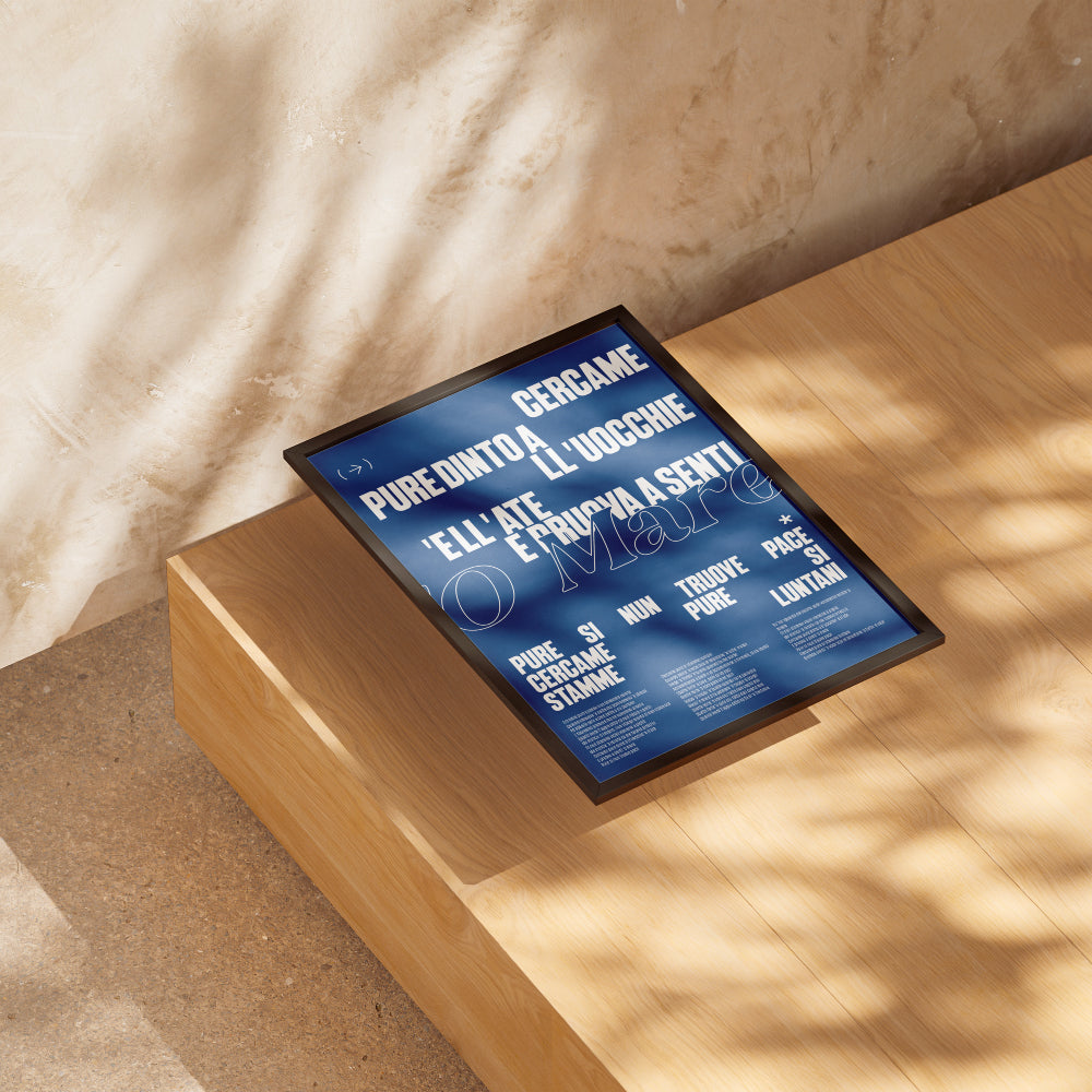 Poster Napoli design con il testo della canzone Arrecria di Fabio Canciello. Stampa artistica tipografica dedicata al mare di Napoli e alla cultura partenopea, perfetta come quadro moderno per arredare casa o ufficio.