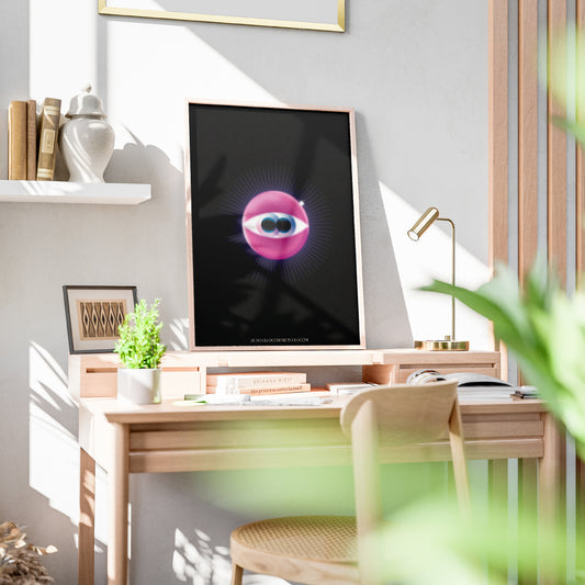 Poster artistico moderno con occhio stilizzato al centro di una sfera magenta su sfondo nero, ispirato alla canzone Chimica di Donatella Rettore e Ditonellapiaga