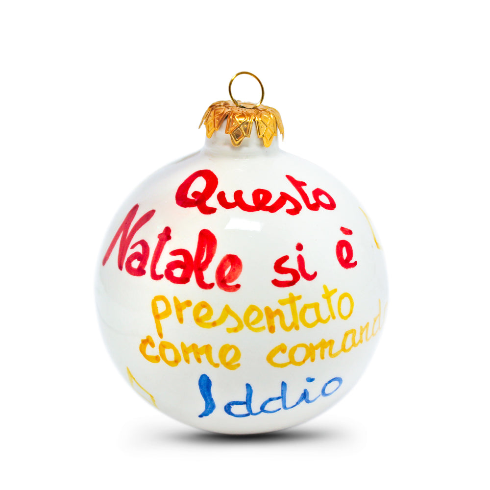 Palla di Natale artigianale dipinta a mano con frase “Questo Natale si è presentato come comanda Iddio”, ispirata a Natale in casa Cupiello