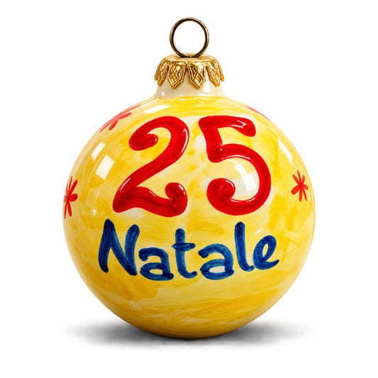 Palla di Natale “Te piace ’o presepe?” artigianale dipinta a mano a Napoli, ispirata a Natale in casa Cupiello e alla tradizione del presepe napoletano