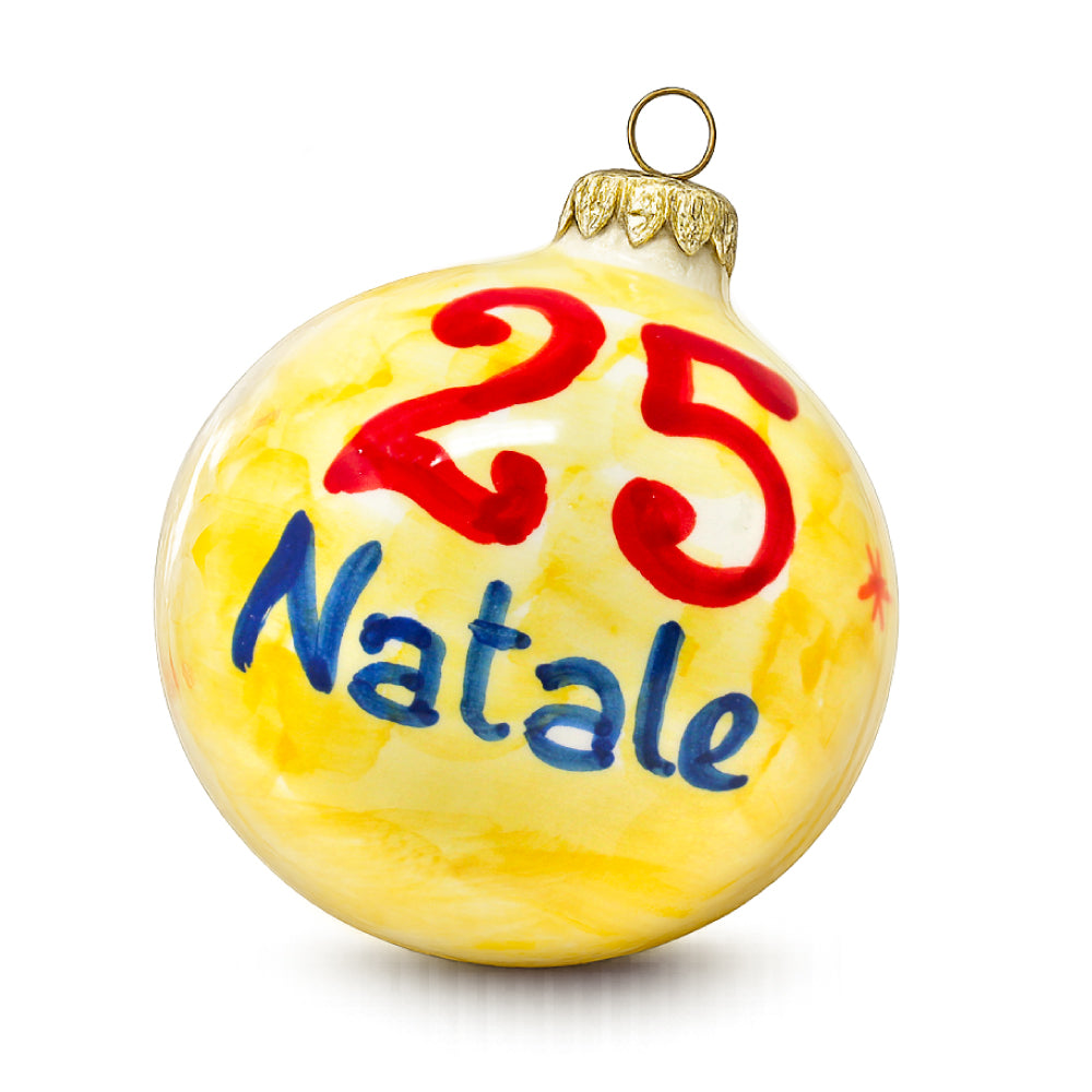 Palla di Natale “Te piace ’o presepe?” artigianale dipinta a mano a Napoli, ispirata a Natale in casa Cupiello e alla tradizione del presepe napoletano