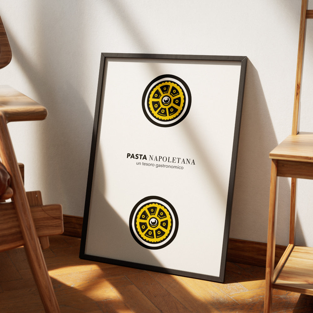 Poster artistico con illustrazione di due ruote di pasta, ispirato alle carte napoletane Modiano, omaggio al patrimonio gastronomico campano.