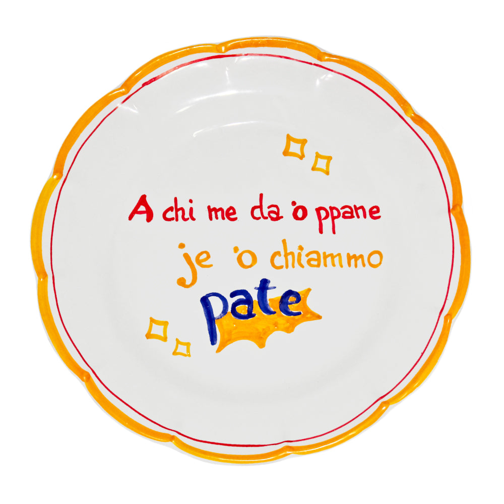 Piatto artigianale dipinto a mano con proverbio napoletano sul pane e la riconoscenza ceramica in terracotta smaltata Pil Pil
