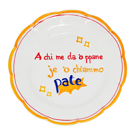 Piatto artigianale dipinto a mano con proverbio napoletano sul pane e la riconoscenza ceramica in terracotta smaltata Pil Pil
