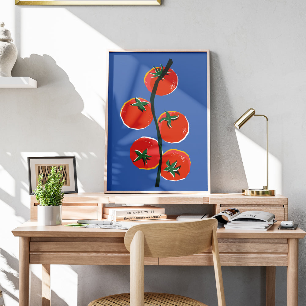 Poster artistico con ramo di Pomodorini del Piennolo del Vesuvio grafica pop su sfondo blu   omaggio alla tradizione napoletana.