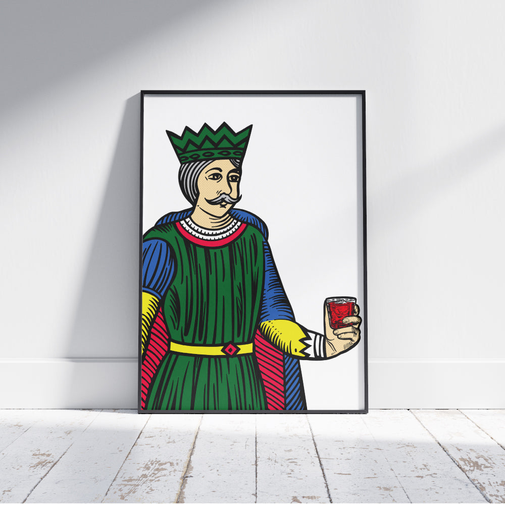 Poster artistico ispirato al Re di Bastoni delle carte napoletane Modiano figura tradizionale rivisitata in stile moderno mentre tiene un bicchiere di Negroni design grafico pop su fondo chiaro.