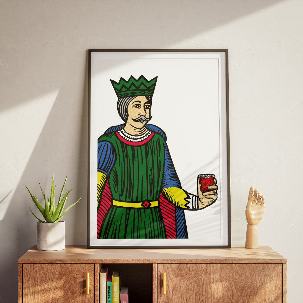 Poster artistico ispirato al Re di Bastoni delle carte napoletane Modiano figura tradizionale rivisitata in stile moderno mentre tiene un bicchiere di Negroni design grafico pop su fondo chiaro.