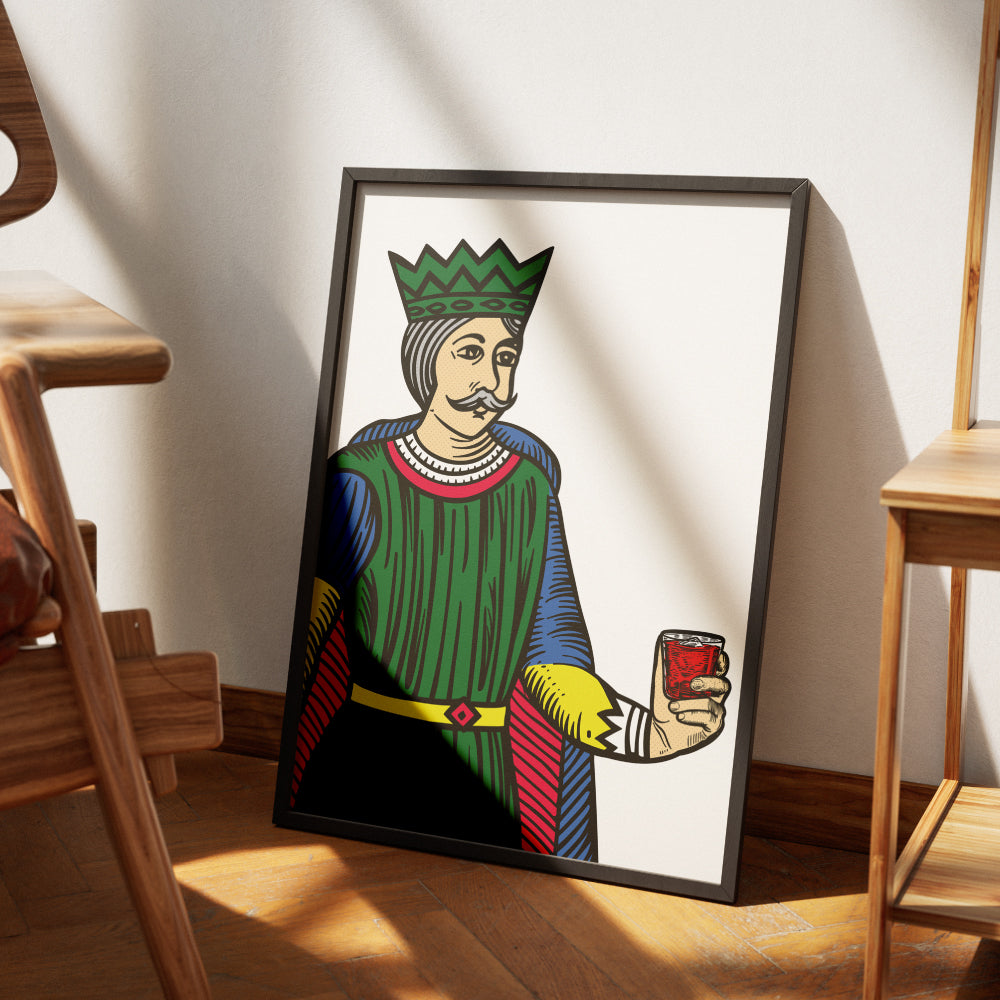 Poster artistico ispirato al Re di Bastoni delle carte napoletane Modiano figura tradizionale rivisitata in stile moderno mentre tiene un bicchiere di Negroni design grafico pop su fondo chiaro.