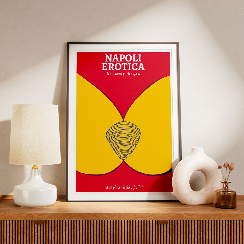 Poster Napoli Erotica dedicato alla sfogliatella napoletana, con illustrazione grafica rossa, gialla e blu e claim “A te piace riccia o frolla?”. Stampa artistica ironica e provocatoria ispirata a Napoli, alla cultura partenopea e ai doppi sensi.