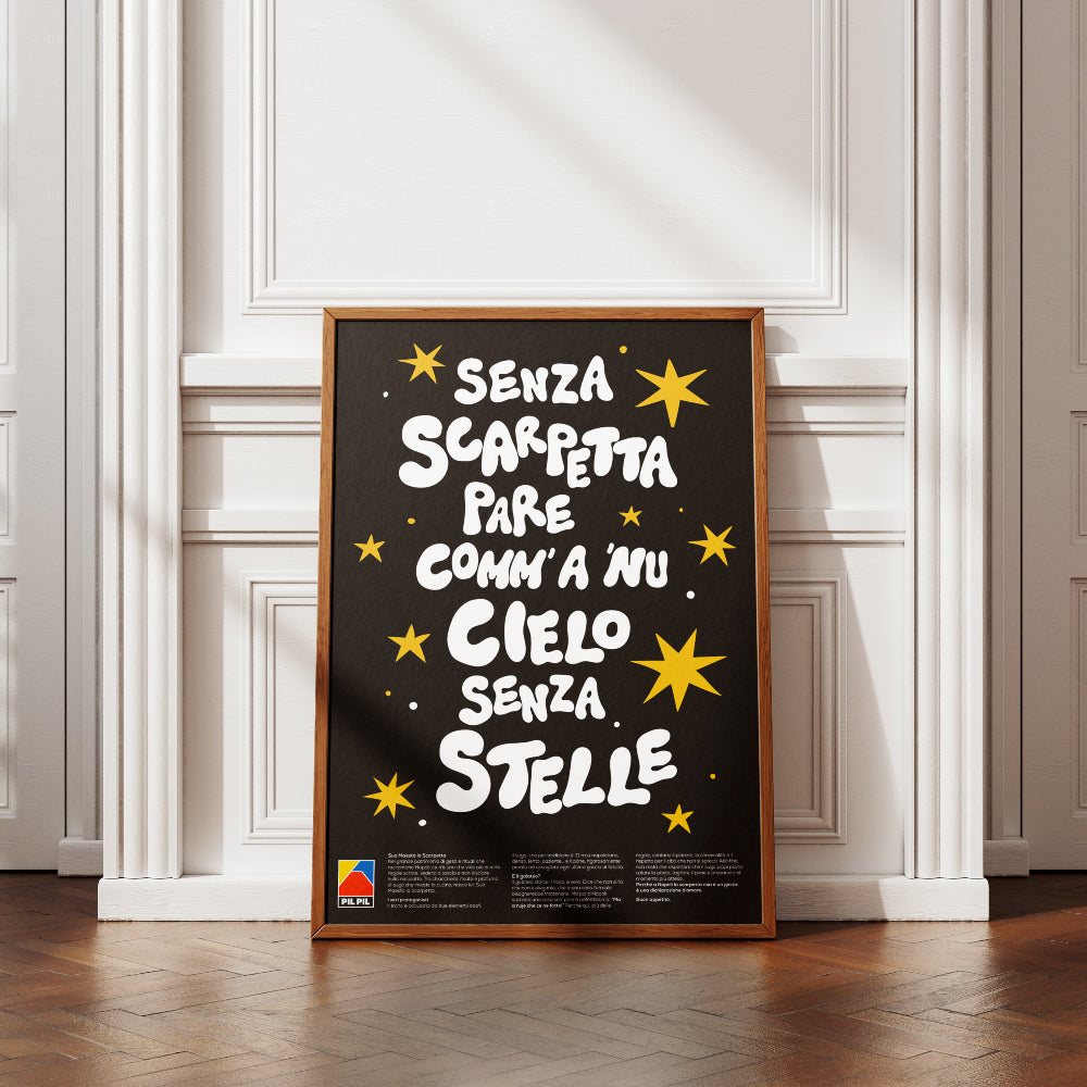 Poster tipografico napoletano con scritta Senza scarpetta pare comm a nu cielo senza stelle, lettering bianco su fondo nero con stelle grafiche gialle, design moderno ispirato alla tradizione culinaria di Napoli.