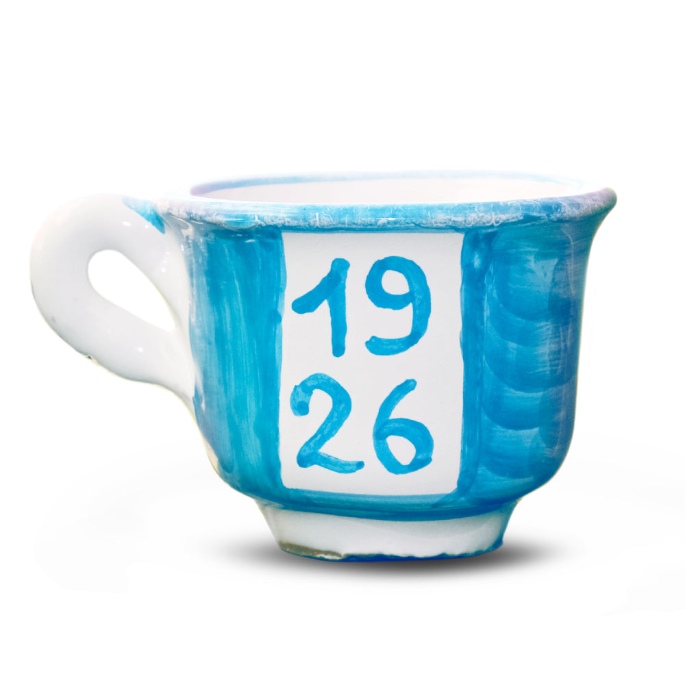 Tazzina artigianale azzurra in terracotta smaltata decorata con la scritta 1926, ispirata all anno di fondazione del Napoli Calcio e realizzata a mano dal brand Pil Pil Design Partenopeo.