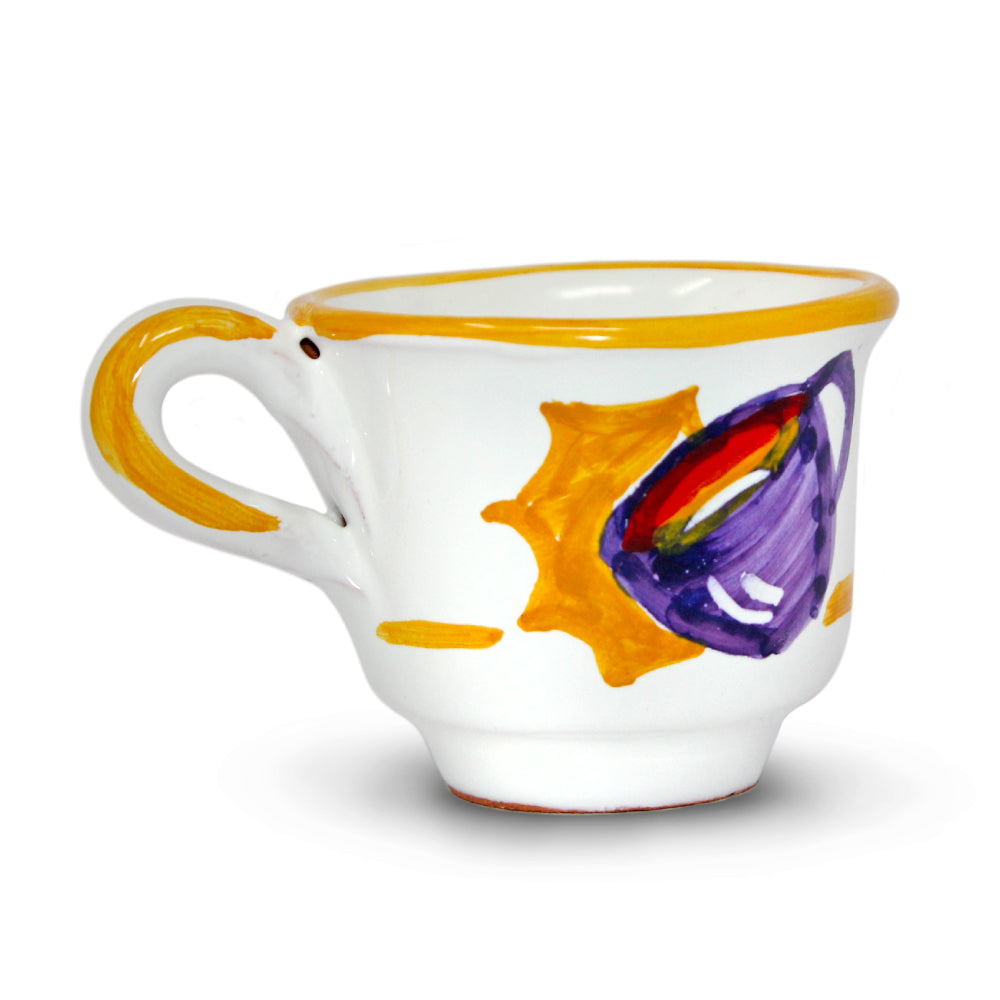 Tazzina da caffe artigianale in ceramica dipinta a mano con decorazione di una tazzina di caffe fumante realizzata in terracotta smaltata da Pil Pil Design Partenopeo Tazzina napoletana Made in Italy per gli amanti dell espresso italiano. Handmade Italian ceramic espresso cup featuring a hand painted steaming coffee cup crafted in glazed terracotta by Pil Pil Design Partenopeo Authentic Neapolitan coffee cup Made in Italy perfect for espresso lovers