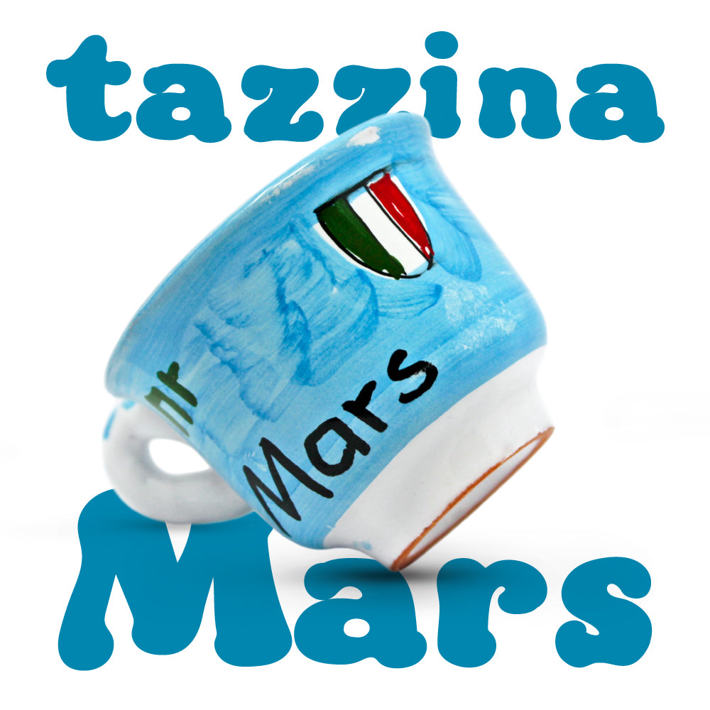 Tazzina da caffe artigianale in terracotta rossa smaltata dipinta a mano con scritta Mars e colori azzurri ispirati al calcio Napoli ceramica alimentare dal design napoletano.