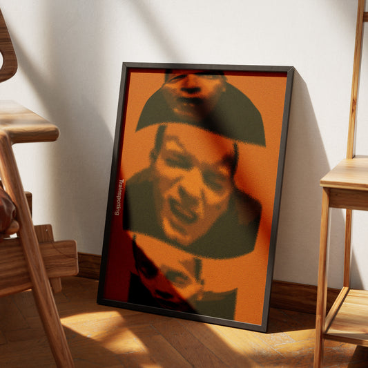 Poster grafico arancione dedicato al film Trainspotting con ritratti espressivi distorti e scritta verticale bianca stile grunge e tipografia moderna perfetto per arredamento urban o spazi creativi.