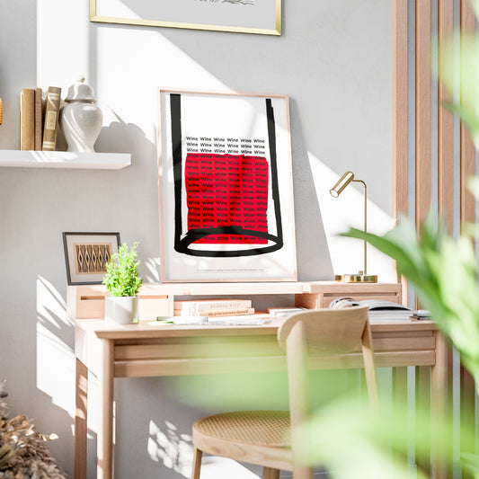 Poster tipografico moderno con bicchiere di vino stilizzato composto dalla parola Wine su sfondo bianco  ideale per arredamento cucina  salotto o wine bar.